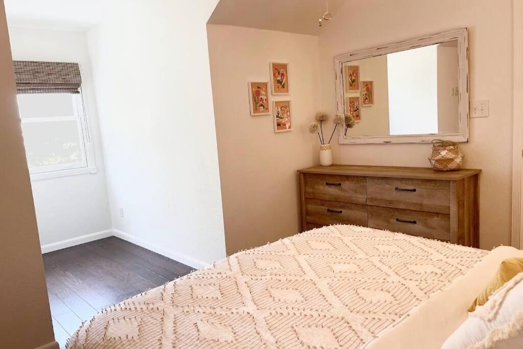 Lakeview Bungalow-Access To Lake, Pool, Gym, &Park Lago Vista Bagian luar foto
