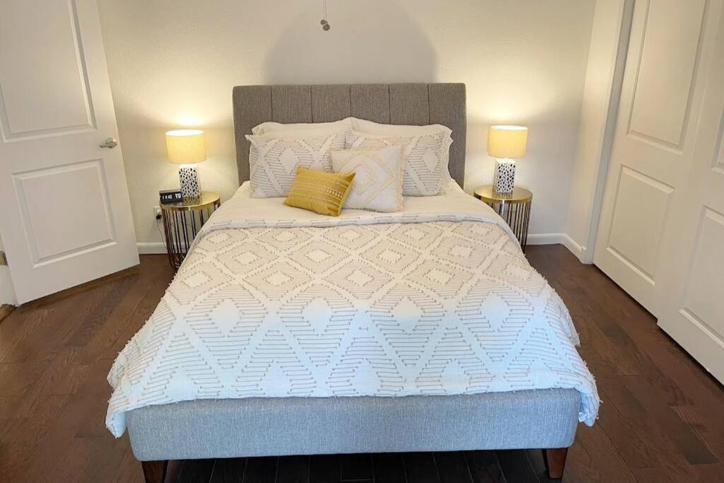 Lakeview Bungalow-Access To Lake, Pool, Gym, &Park Lago Vista Bagian luar foto