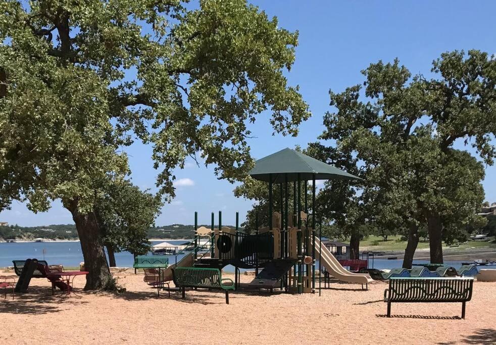 Lakeview Bungalow-Access To Lake, Pool, Gym, &Park Lago Vista Bagian luar foto