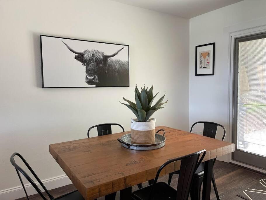Lakeview Bungalow-Access To Lake, Pool, Gym, &Park Lago Vista Bagian luar foto