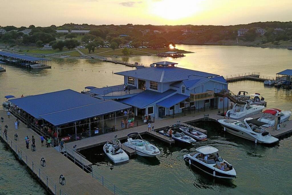 Lakeview Bungalow-Access To Lake, Pool, Gym, &Park Lago Vista Bagian luar foto