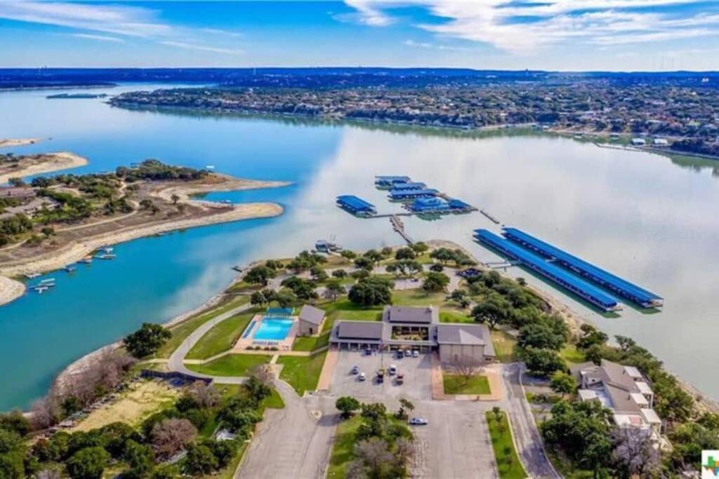 Lakeview Bungalow-Access To Lake, Pool, Gym, &Park Lago Vista Bagian luar foto
